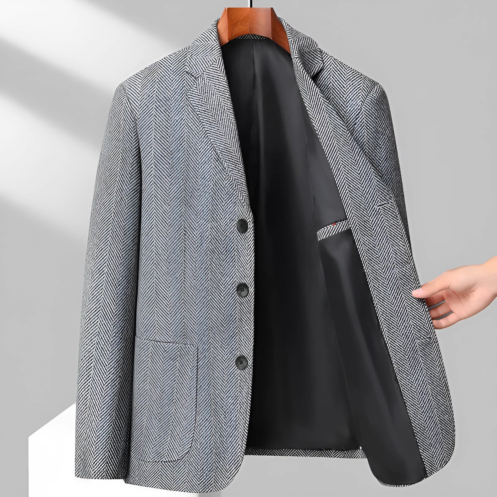 Men's loose-fit solid-colour coat for spring and autumn wear in black, dark blue, gray, or khaki.