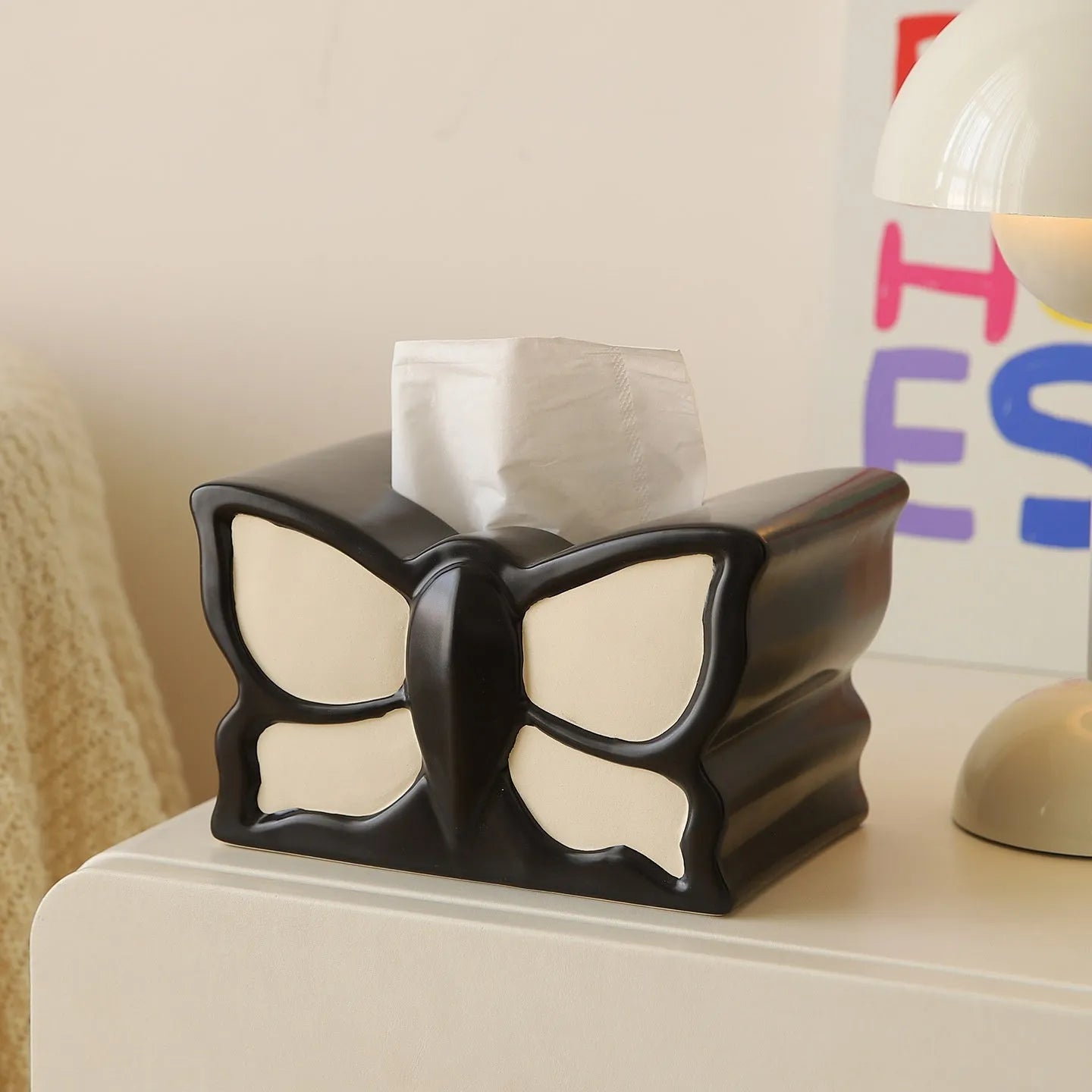 Ceramic butterfly vase and matching tissue box set with light luxury design for living room