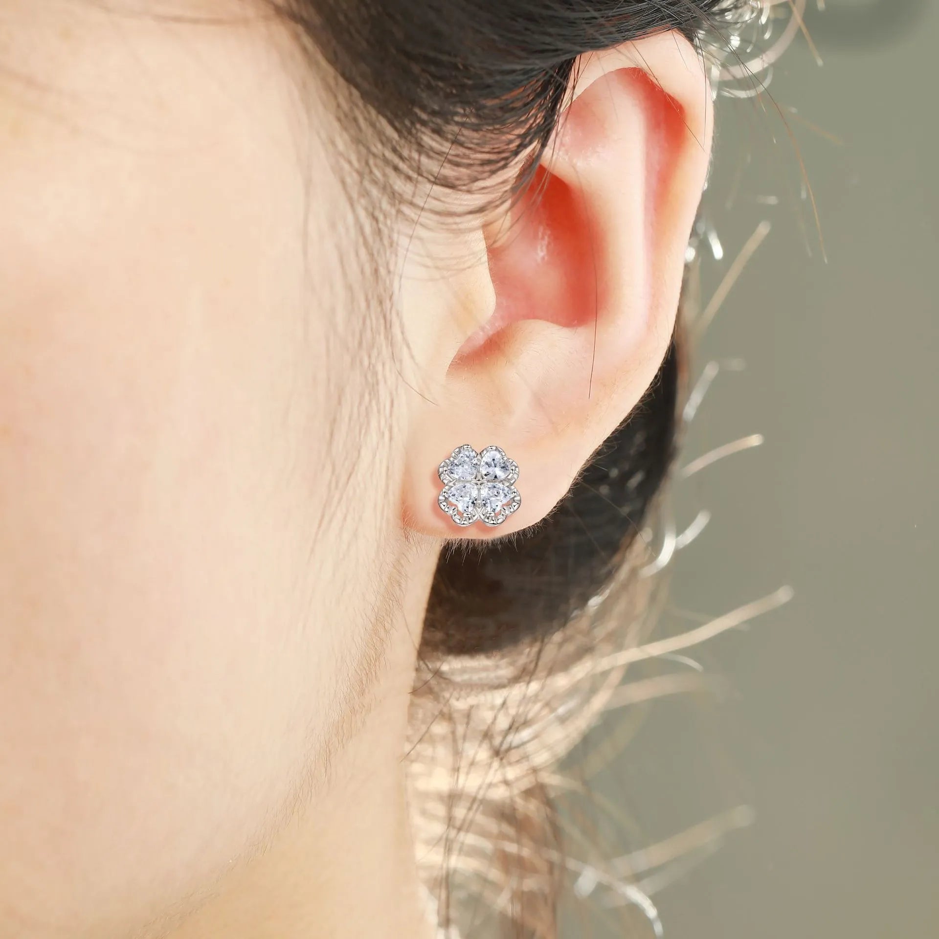 Zeng Yin women's silver four-leaf clover earrings with zircon stone in white gold colour.