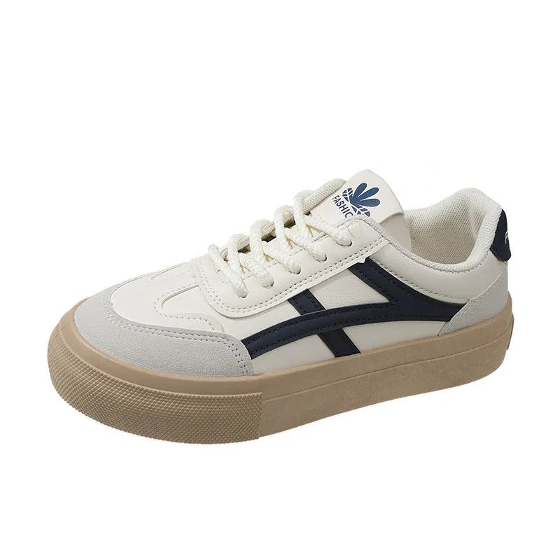 Low top casual shoes with artificial PU upper and injection moulded rubber sole in blue or brown