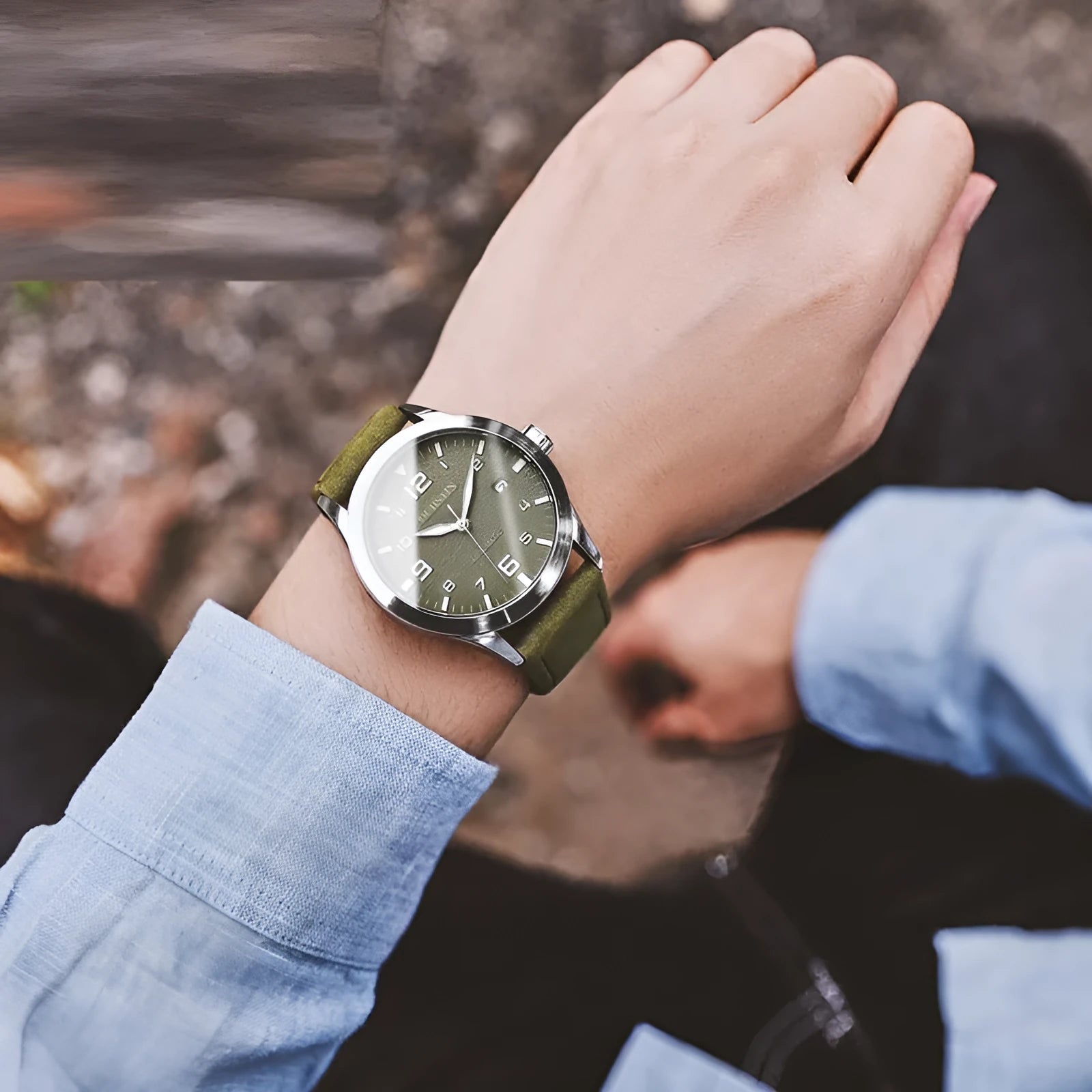 Men's retro automatic watch with leather strap on wrist