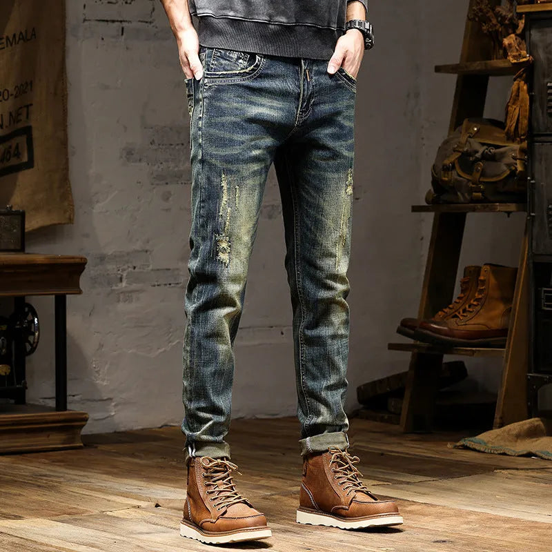 Men's skinny fit jeans in retro colour with zip fly opening and stretch cotton denim fabric