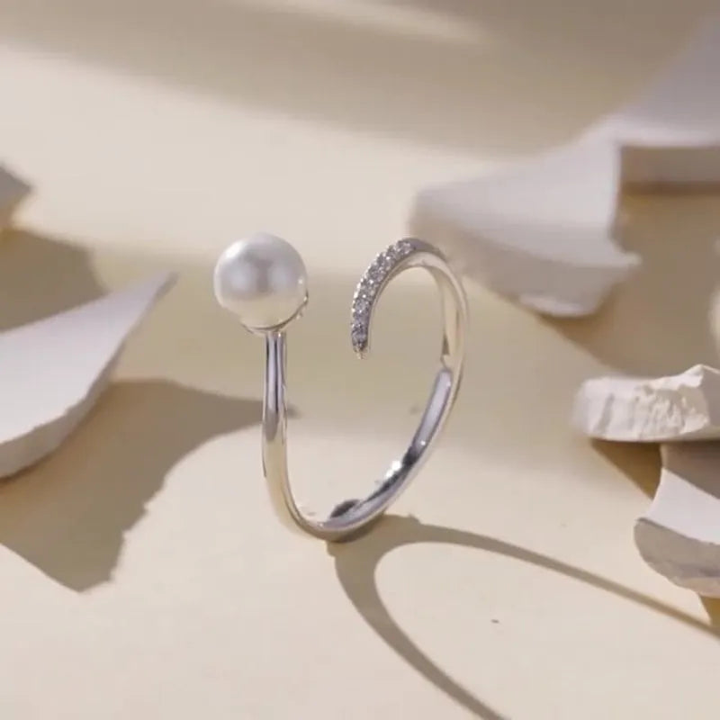 Adjustable S925 sterling silver ring with a pearl on an open-loop band.