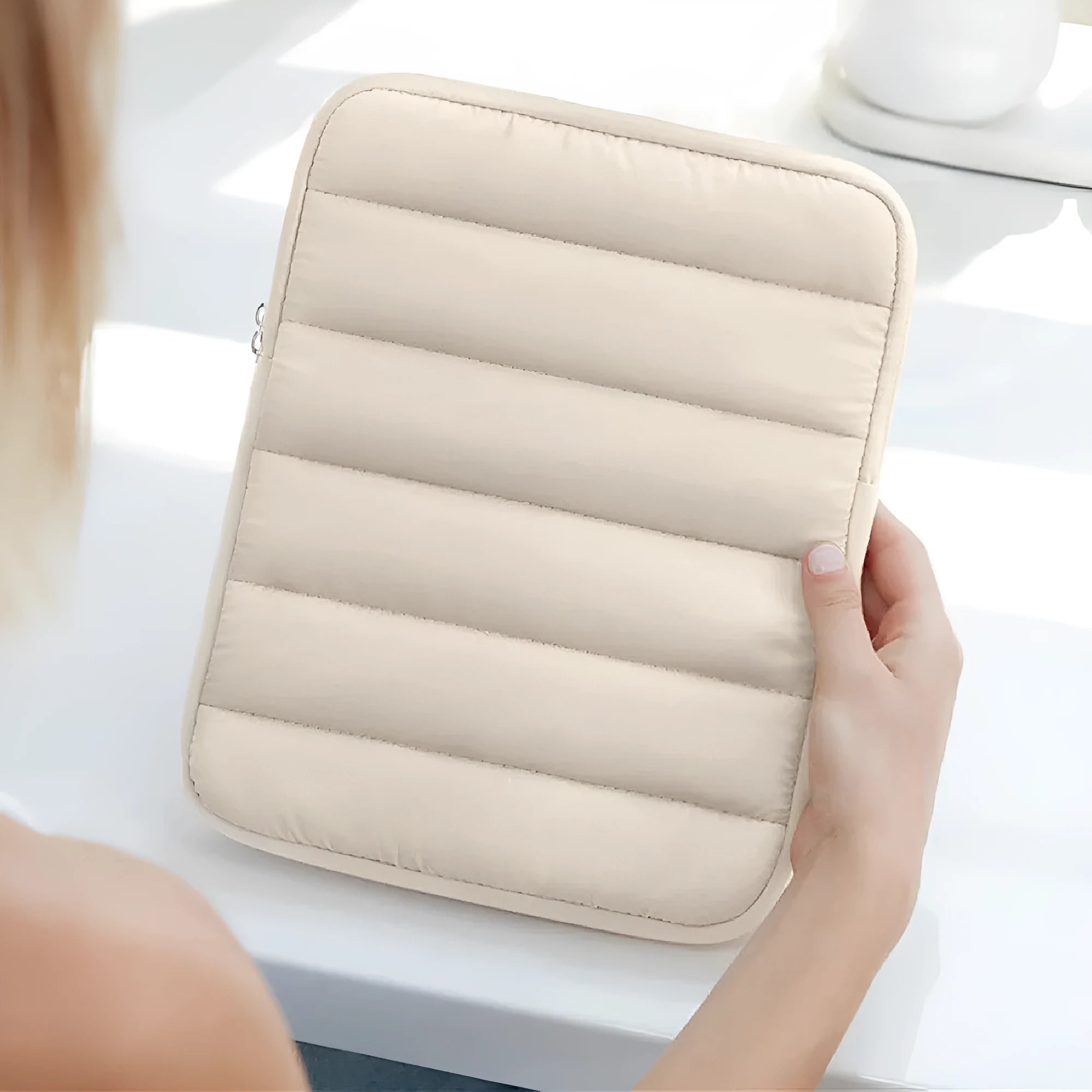 Black puff bag laptop sleeve for 9.7-11 inch devices with elastic sides