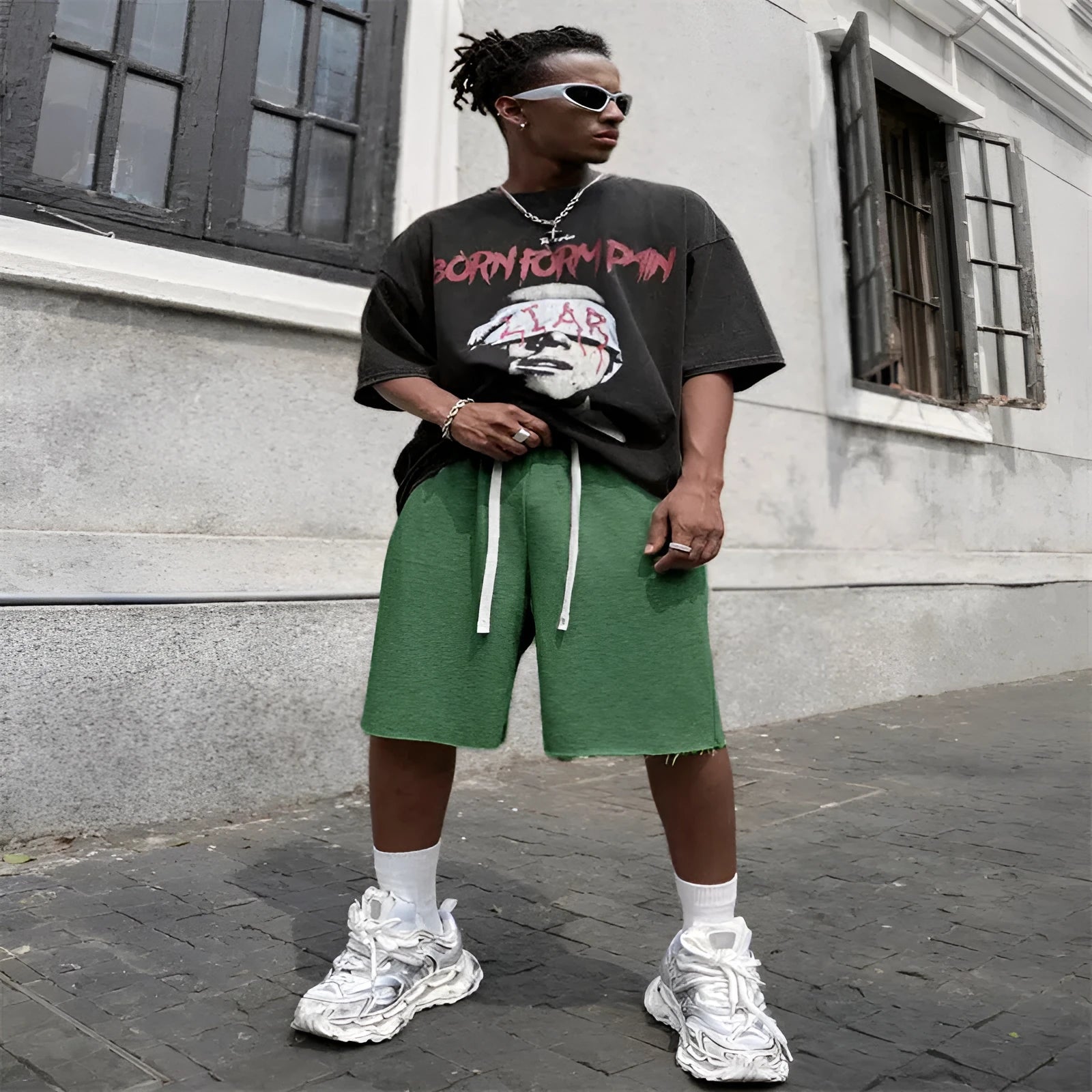 Men's straight leg trousers in fifth pants length for streetwear and sports