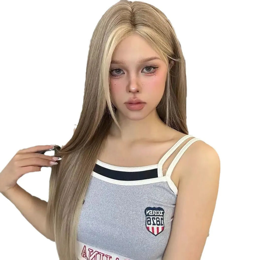 Women's forehead lace wig with golden brown gradient colour and centre-parted style
