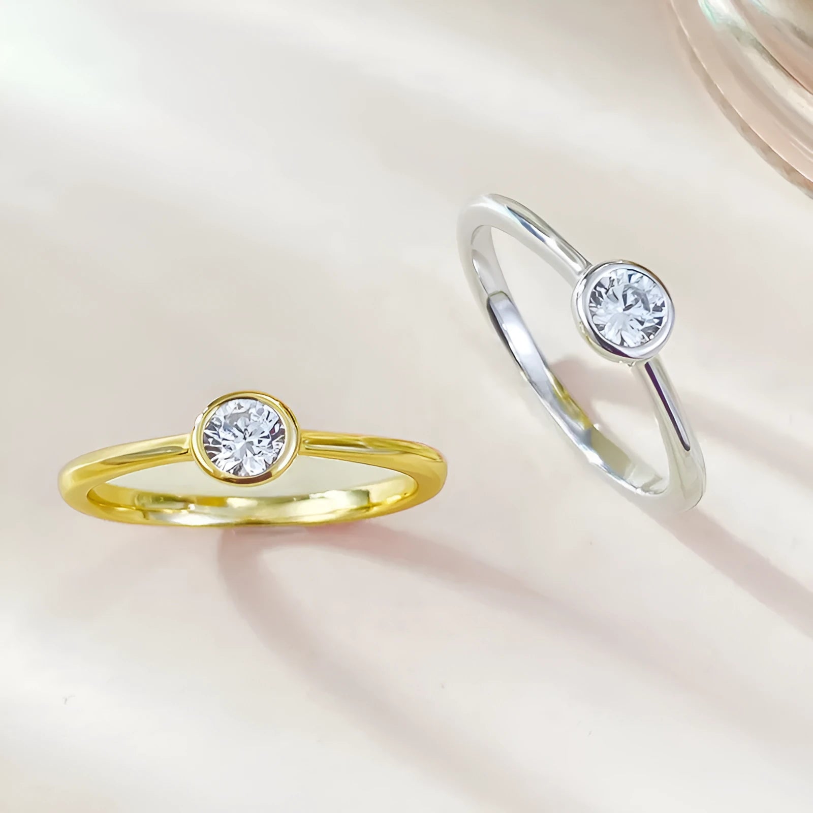 Minimalist silver crown ring with linear detailing in electroplated R962 platinum or gold finish