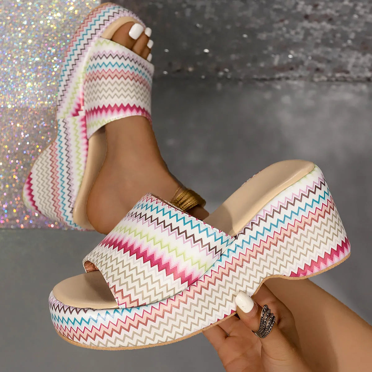 Women's wedges sandals with wave print pattern and thick rubber sole