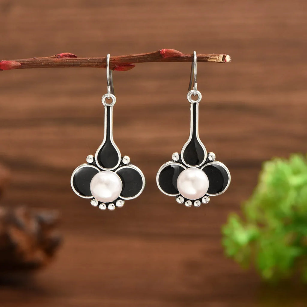 Silver electroplated retro fashion women's earrings with alloy construction