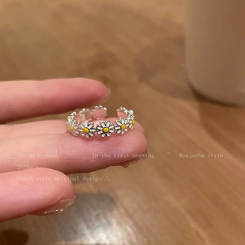 Opening women's copper ring with electroplated finish in sweet twin daisy design