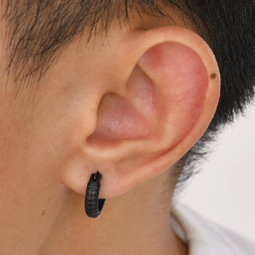 Stainless steel snake pattern earrings in black and gold colours for hip hop style