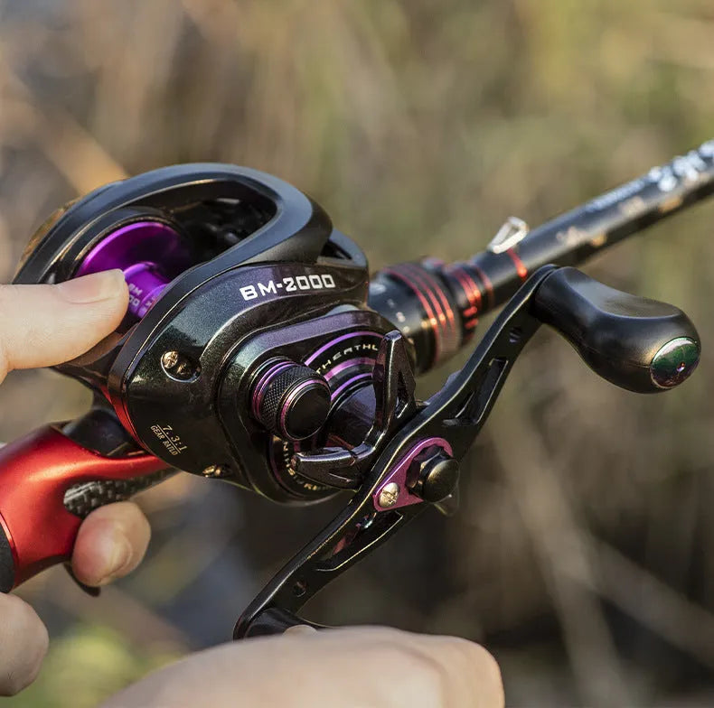BM2000 fishing reel with water drop design and magnetic brake system, showing left-hand and right-hand model options.