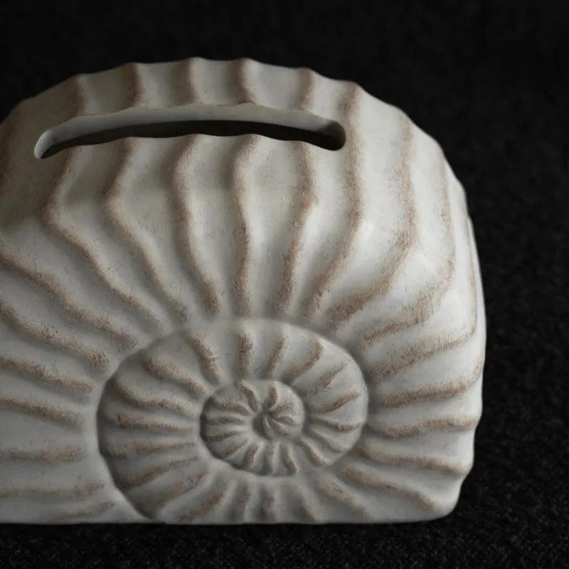 Resin conch ramble decorative tissue box cover with seashell design.
