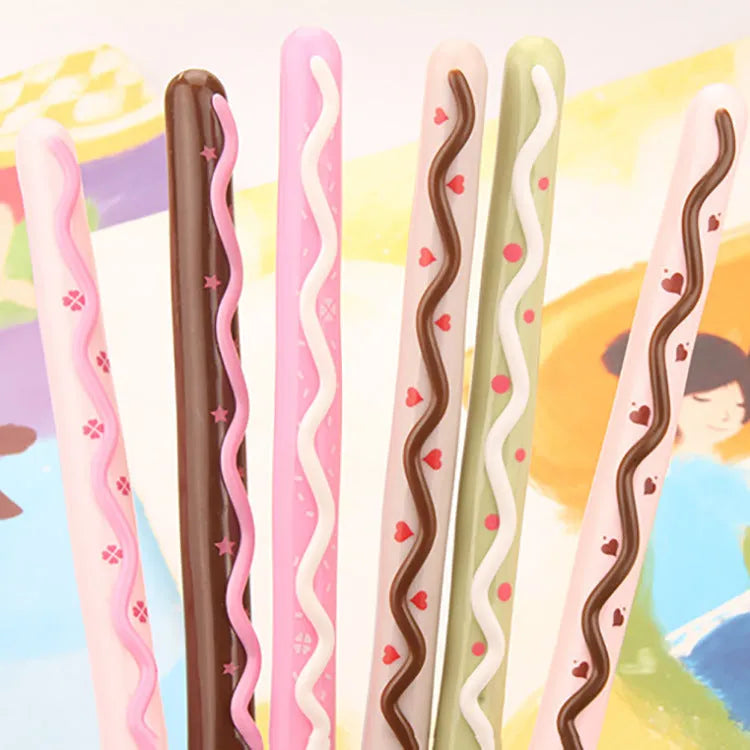 Black gel pen with realistic biscuit design showing 15cm plastic body and 0.38mm tip