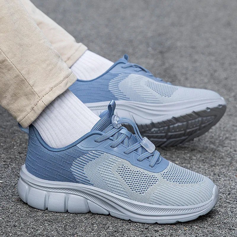 Knitted casual unisex sports shoes in solid colour with Flyknit upper, low heel, lace-up closure