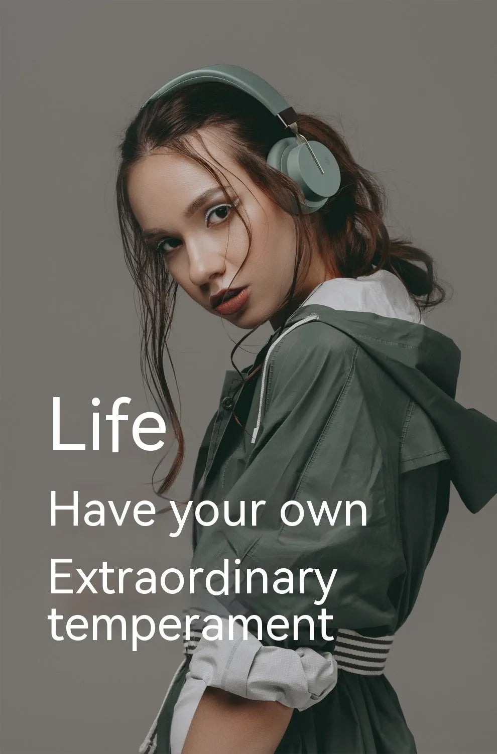Solid colour Bluetooth headset for hands-free calling and music in green, black, red, blue, or white.