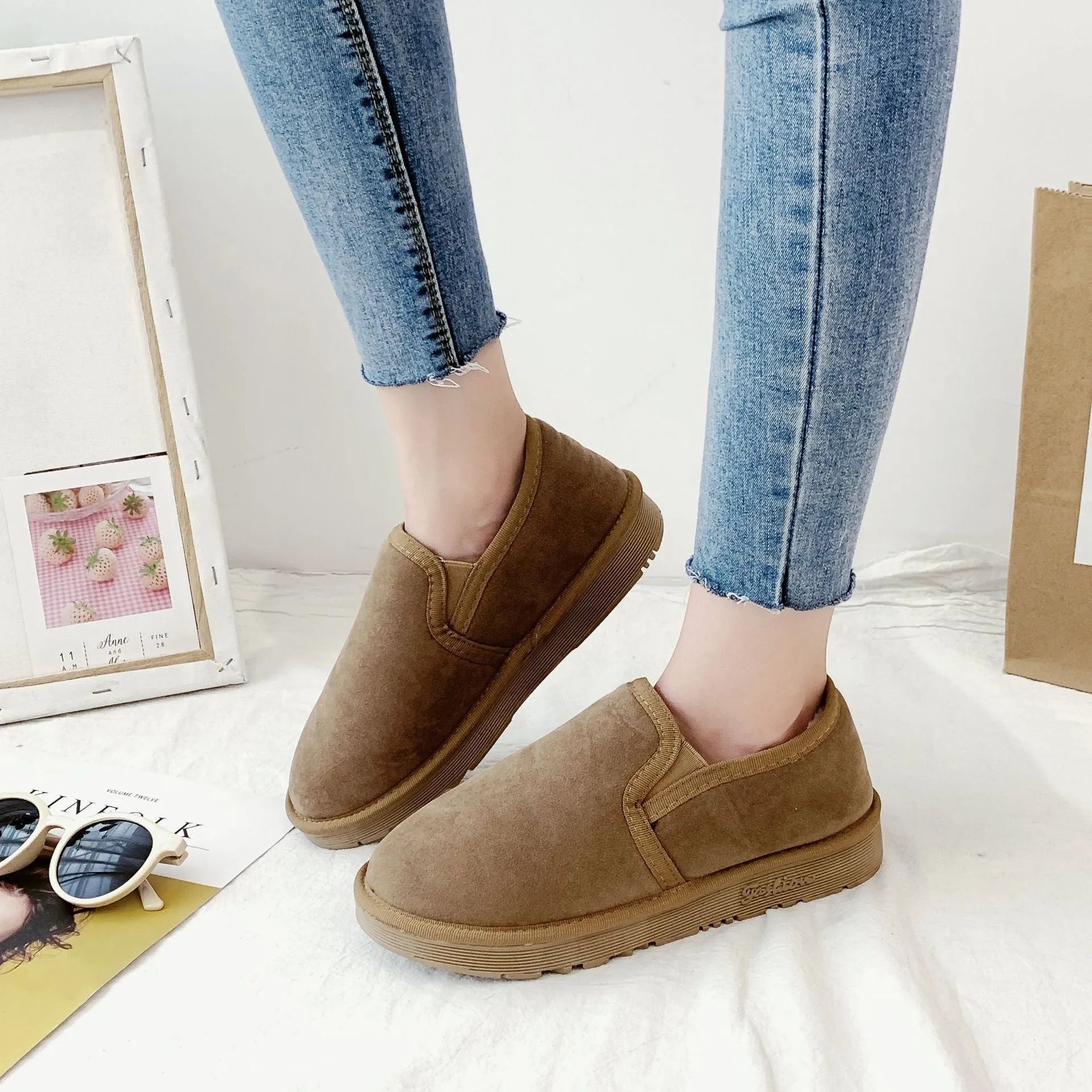 Fleece-lined flat snow boots with round toe design and rubber soles in multiple colour options