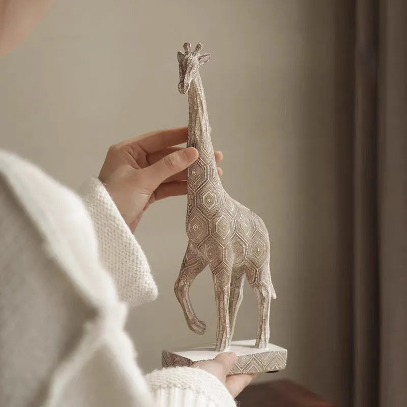 Wood colour European style giraffe statue ornament made of synthetic resin for shelf display.