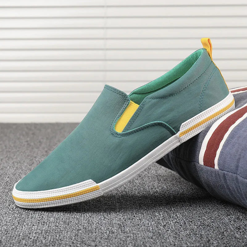 Men's canvas casual shoes in grey colour with vulcanised rubber sole and cotton lining