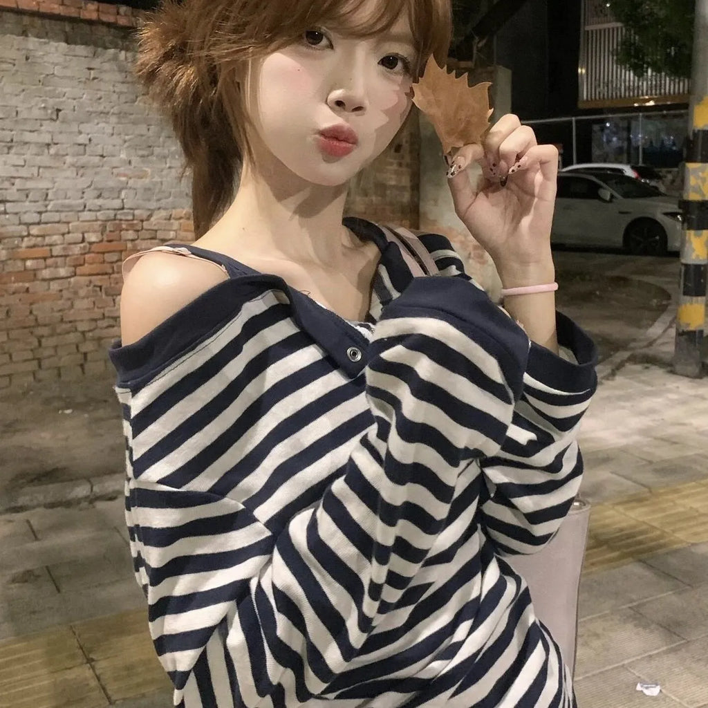 Dark blue Korean-style oversized women's t-shirt with embroidery details and long sleeves