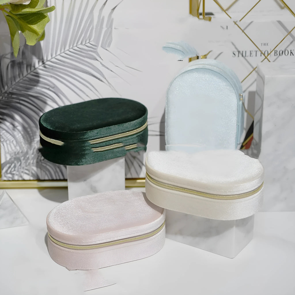 Oval velvet jewelry storage box in 15x10x5cm size with flannel lining interior