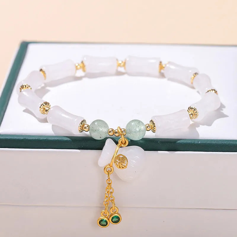 Green crystal Chinese bracelet with adjustable string on wrist