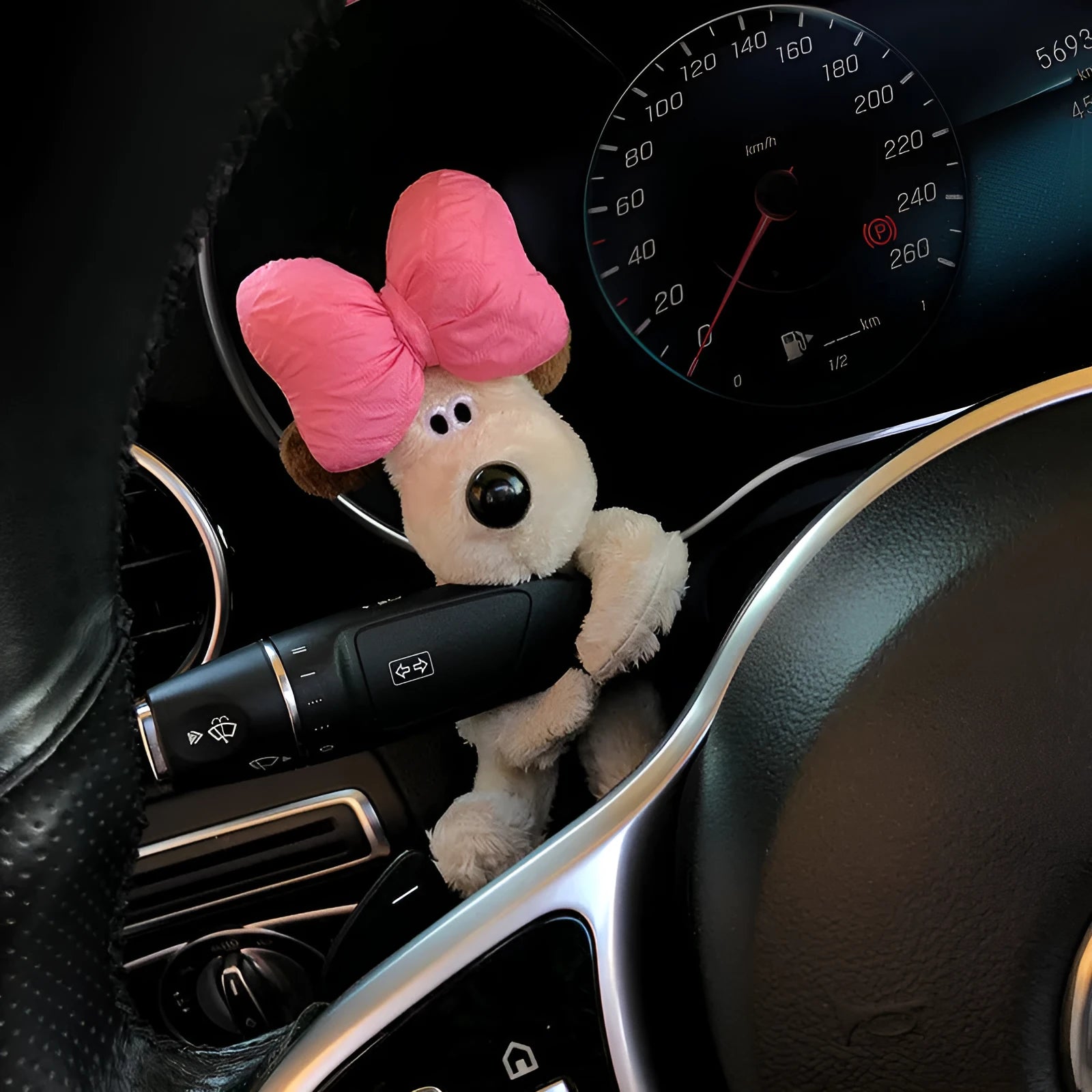 Cotton pilot dog pregnant block car decoration doll on dashboard with animal character design