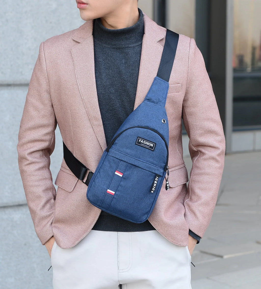 Outdoor mountaineering cycling shoulder messenger bag in Oxford cloth, dark blue, with single strap and letter motif