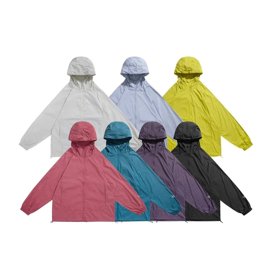 Men's lightweight sports hooded coat in chemical fibre blend fabric with slit pockets and straight hem design