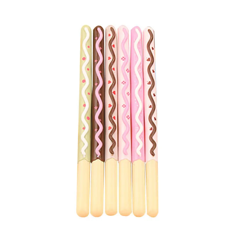 Black gel pen with realistic biscuit design showing 15cm plastic body and 0.38mm tip