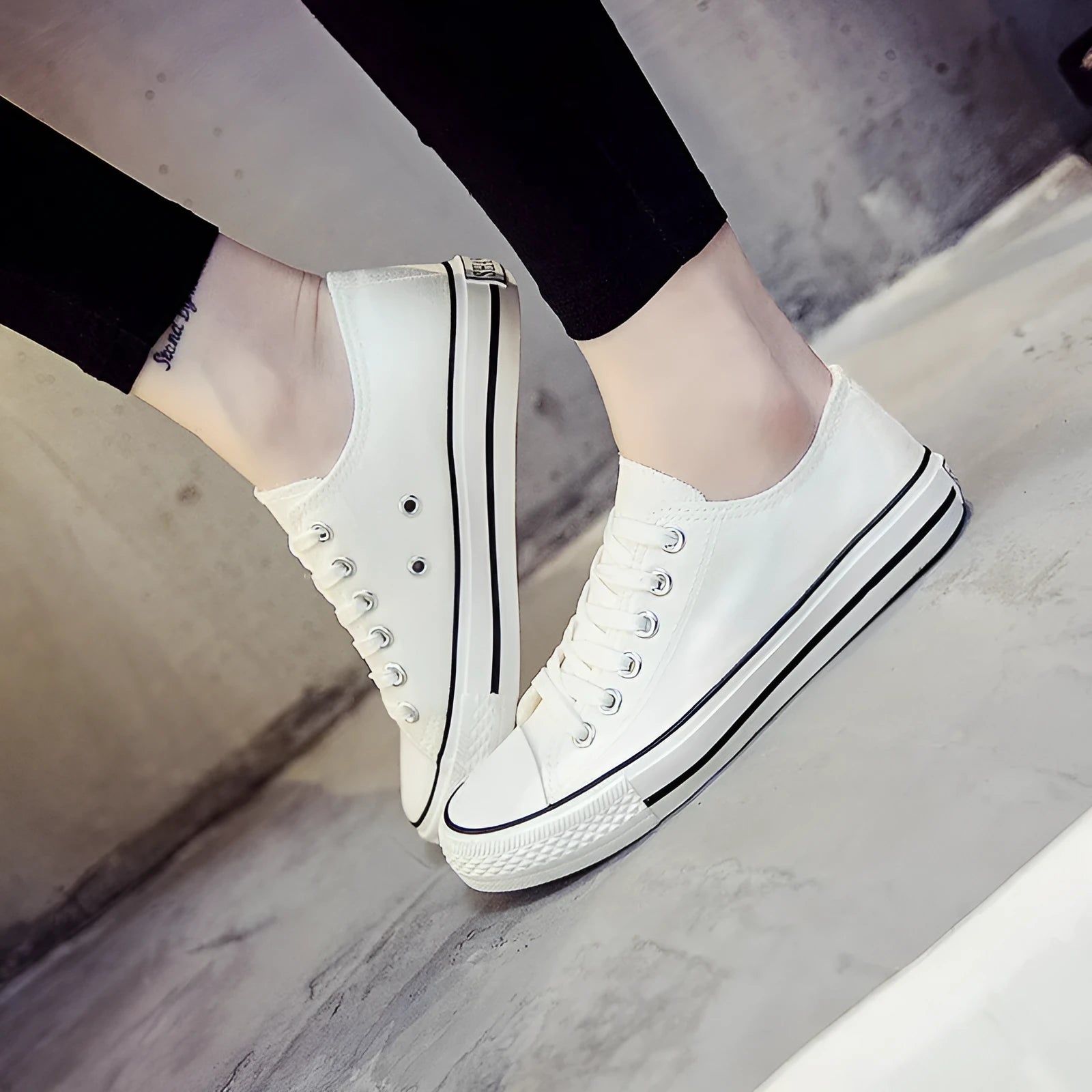 Women's solid colour canvas summer shoes in casual style with breathable upper material