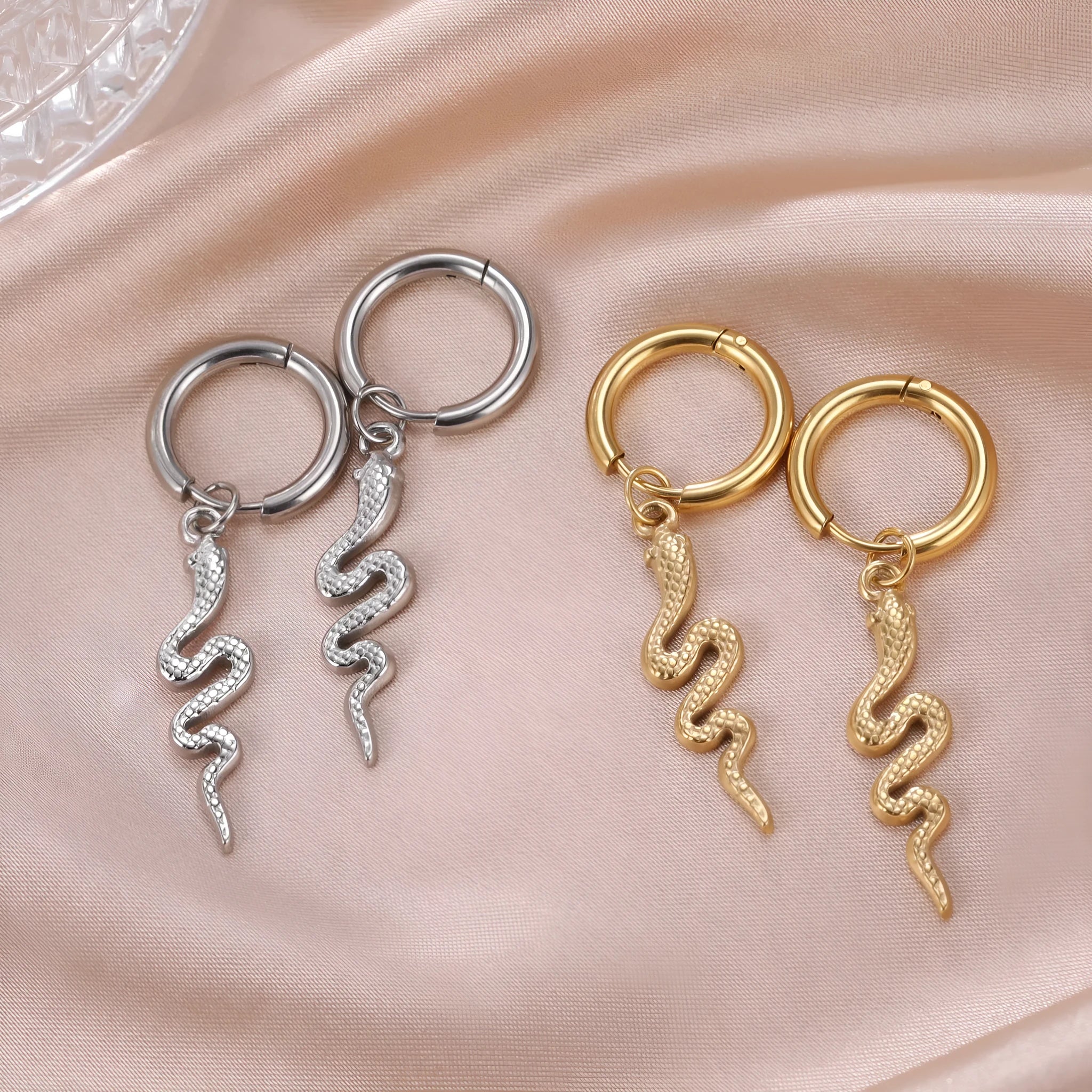 Snake-shaped vintage clip-on earrings with 18K gold plating on stainless steel