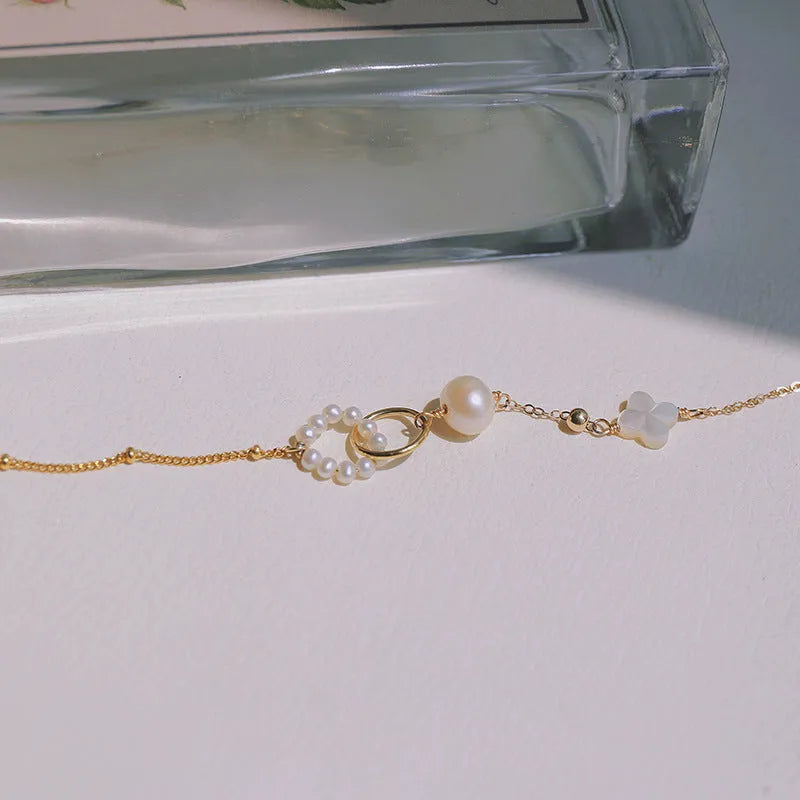 A natural pearl set in a gold-plated bracelet for women.