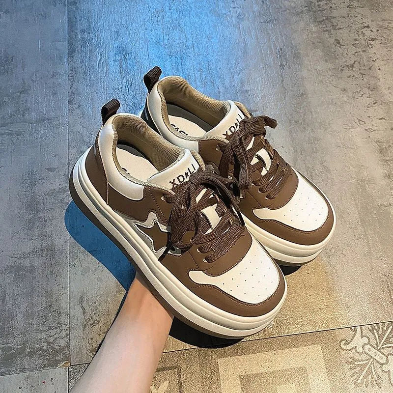 Women's lace-up casual sneakers with star round toe design and heightening platform sole in black