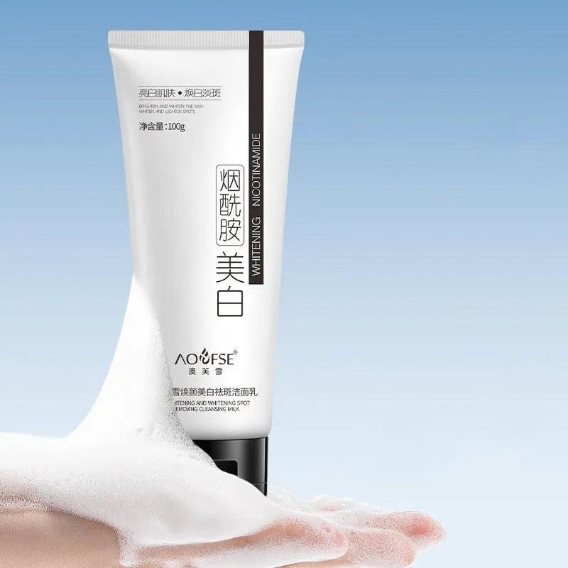 White whitening freckle removing facial cleanser bottle 100ml with pore cleansing text