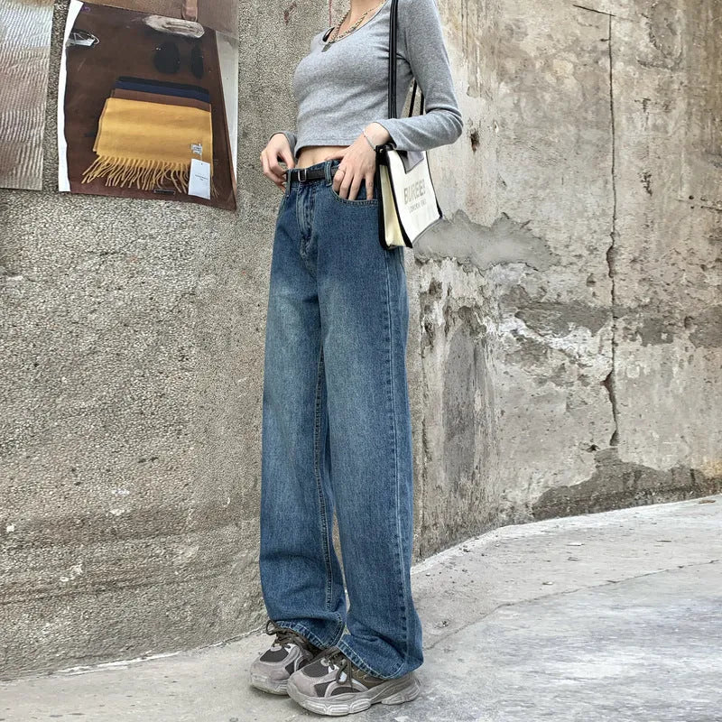 Women's straight-leg jeans in retro blue with high-waist design and trouser length
