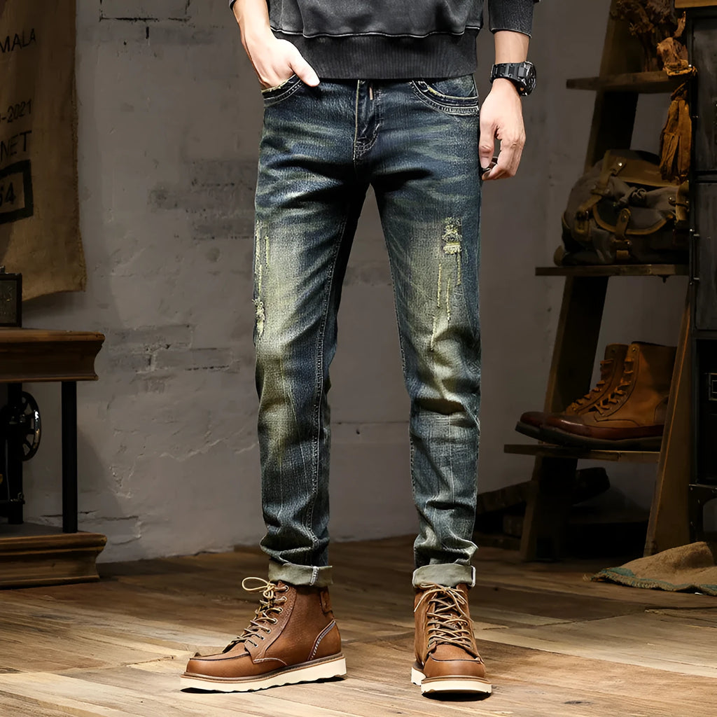 Men's skinny fit jeans in retro colour with zip fly opening and stretch cotton denim fabric