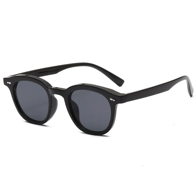Retro round sunglasses with metal hinge in black frame and grey lens option