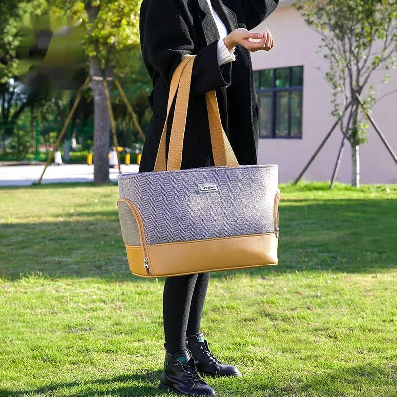 Portable pet backpack capsule carrier in wool PU material with dimensions 42x19.5x30cm