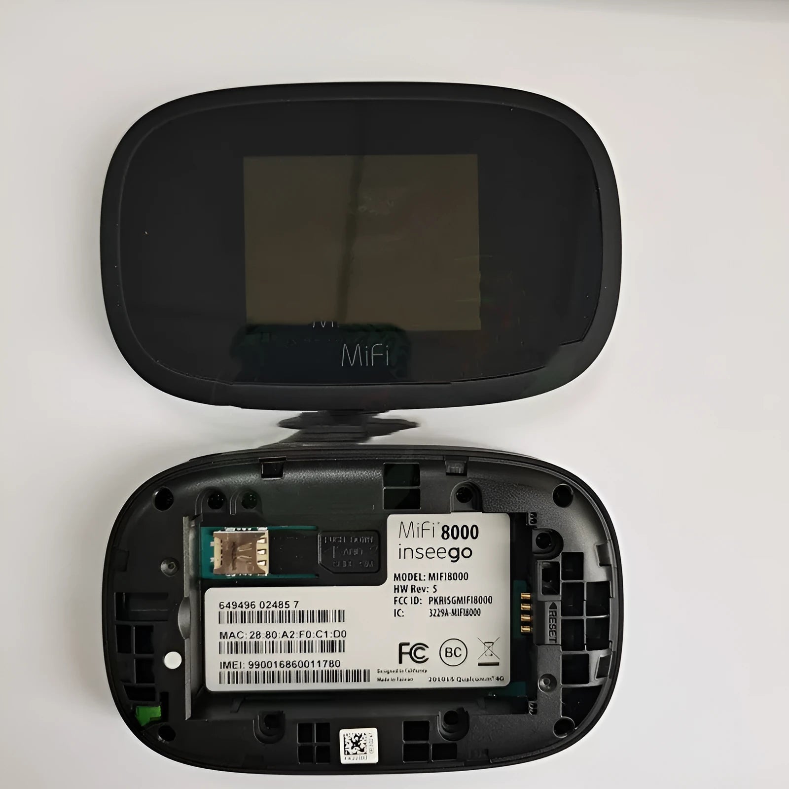Black portable 4G WiFi router with dimensions 10x20x3cm for mobile internet access.