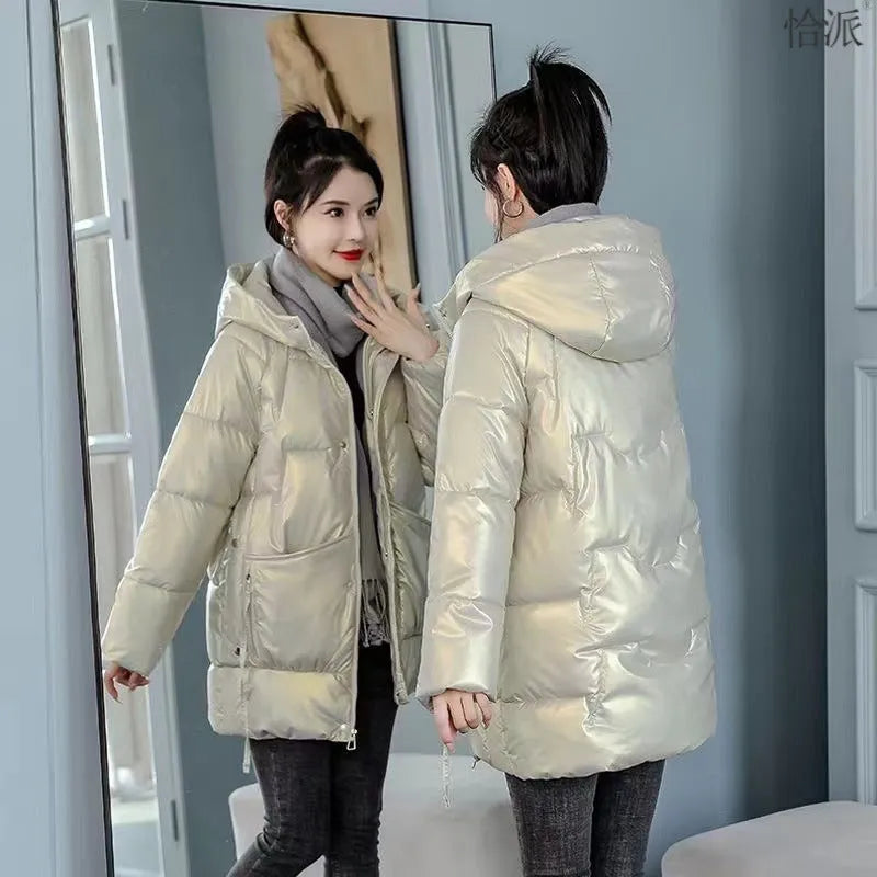 Women's loose thick winter hooded jacket in down cotton with regular long sleeves