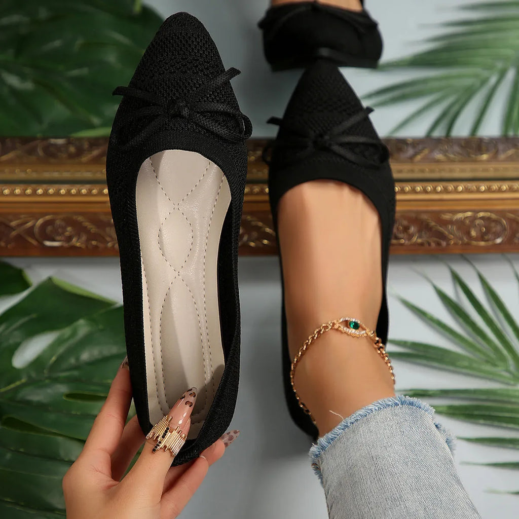Women's knitted pointed-toe loafers with bow decoration in blue colour, flat heel design