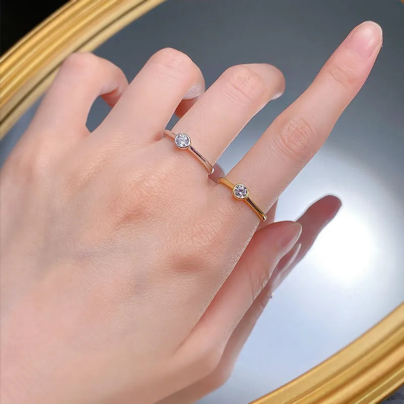Minimalist silver crown ring with linear detailing in electroplated R962 platinum or gold finish