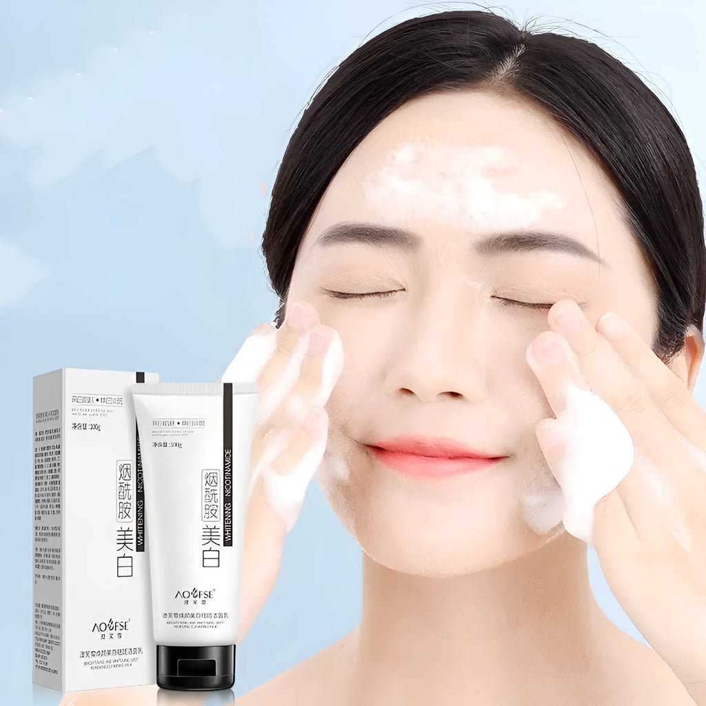 White whitening freckle removing facial cleanser bottle 100ml with pore cleansing text