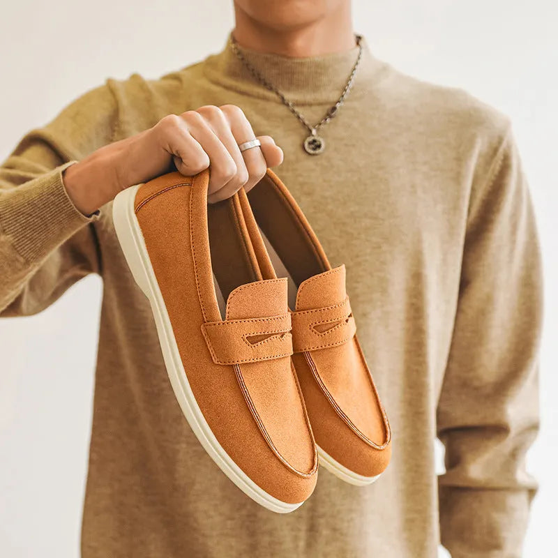 Men's suede casual shoes with low heel and vulcanised rubber soles in solid colour options