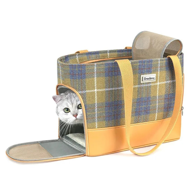 Portable pet backpack capsule carrier in wool PU material with dimensions 42x19.5x30cm