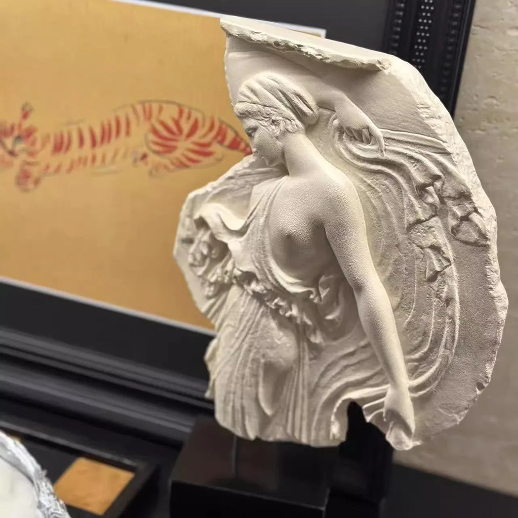 Modern minimalist wine goddess resin sculpture ornament with dimensions 21×7×35cm