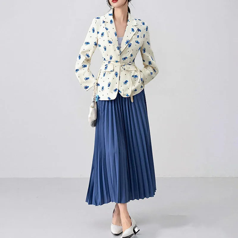 Lace-up waist-tight suit jacket in polyester fabric with regular long sleeves