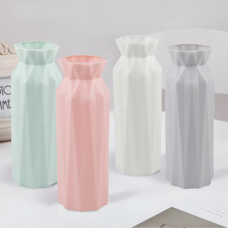 Drop-resistant melamine vase in green, grey, pink, or white with 7.2cm base diameter